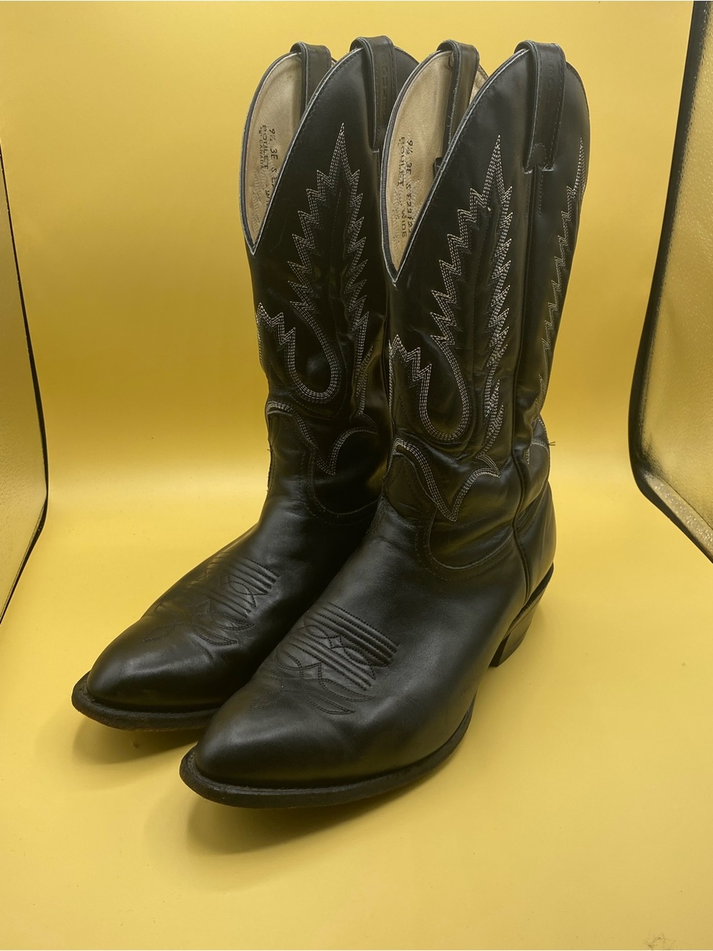 Women's Black Leather Western Ankle Boots - Classic Cowboy Style - Picture 4 of 4